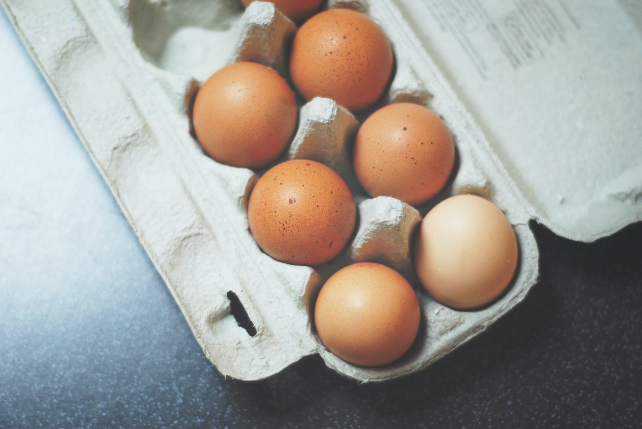 7 Reasons to Eat Raw Eggs Daily